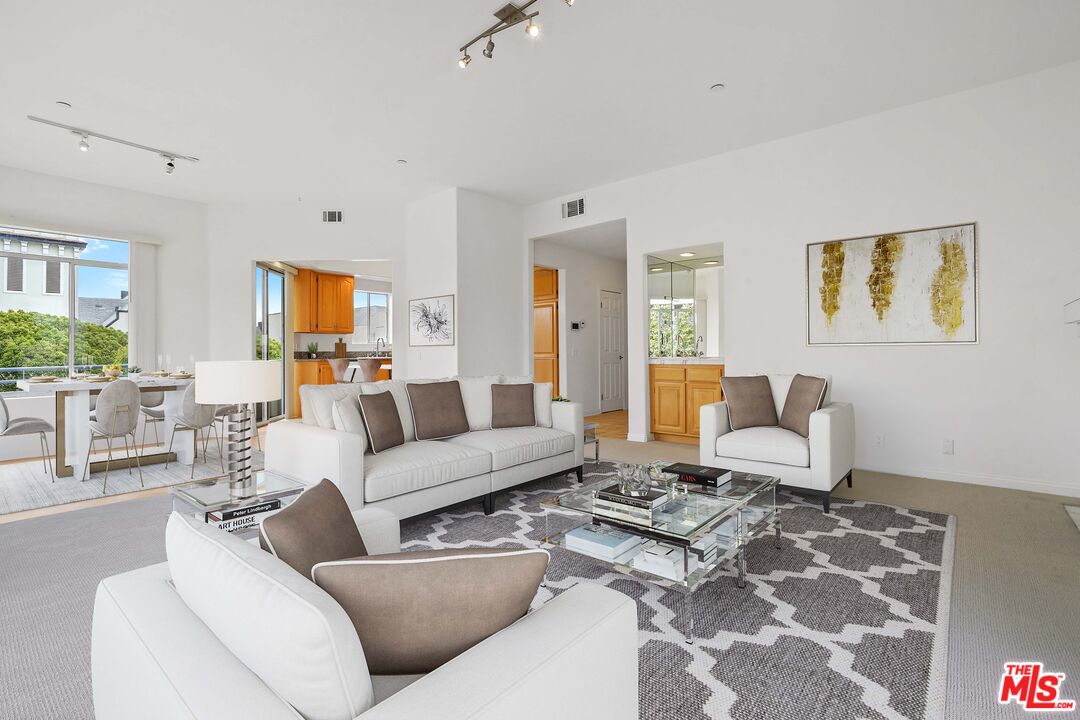 1325 ARIZONA AVE Unit: 201