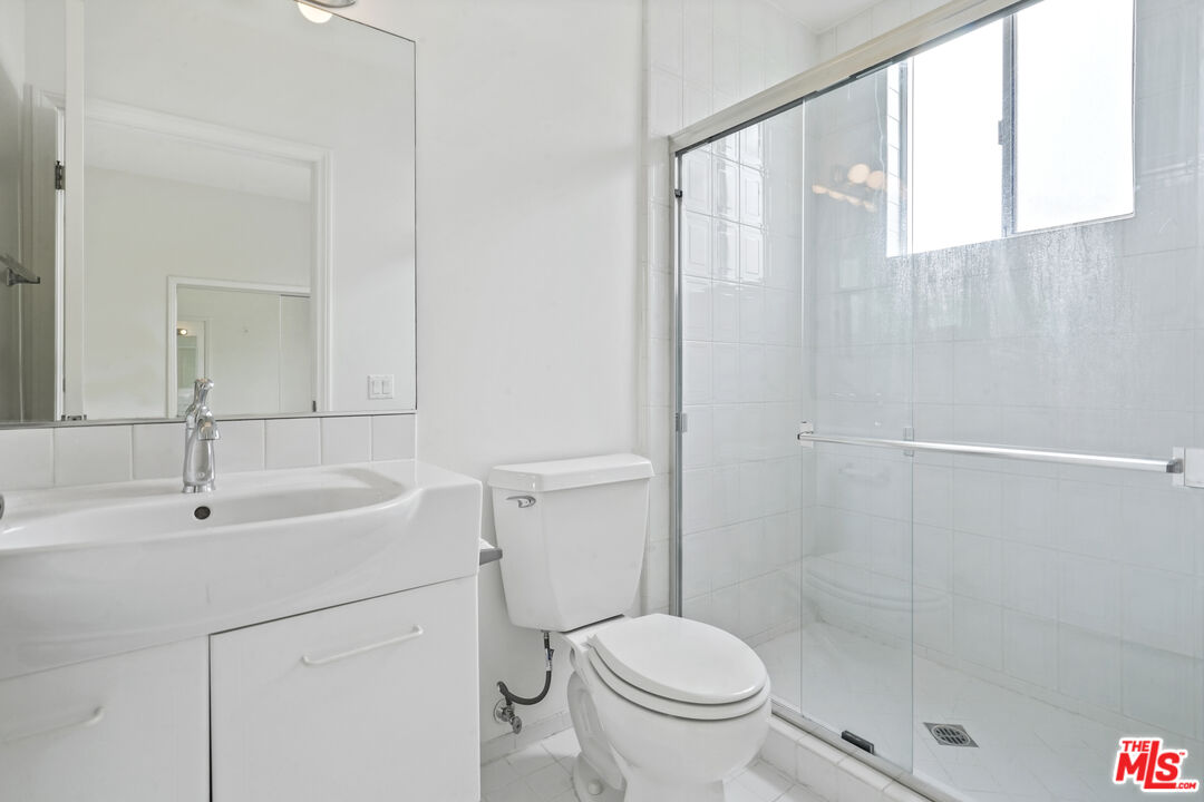 1325 ARIZONA AVE Unit: 201