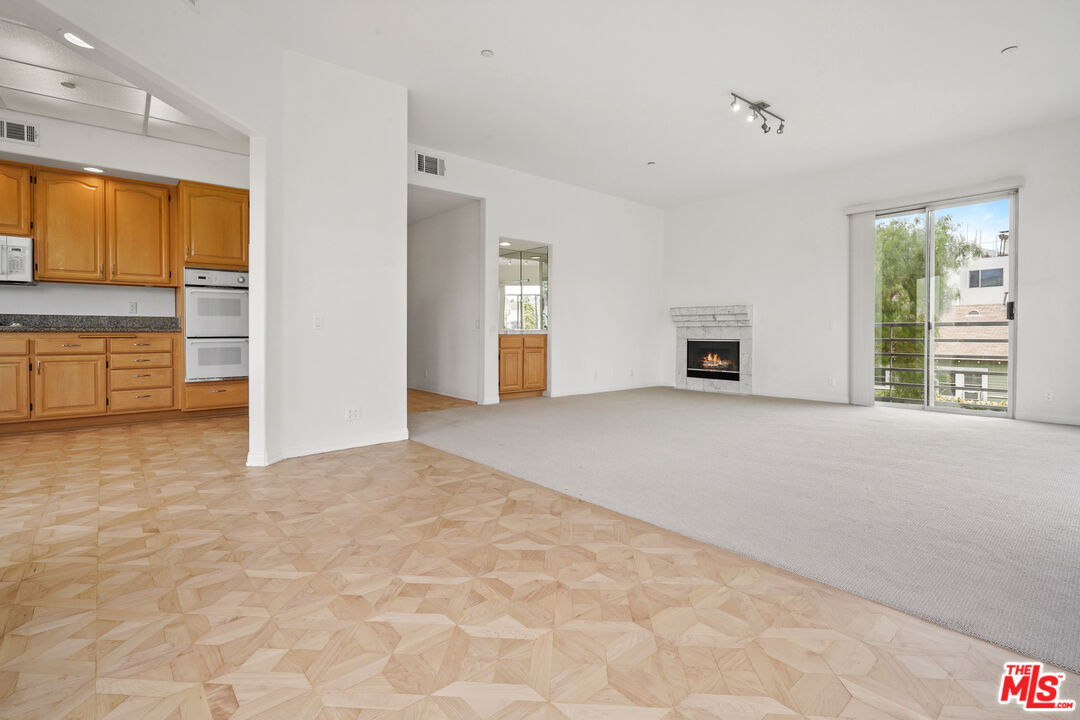 1325 ARIZONA AVE Unit: 201