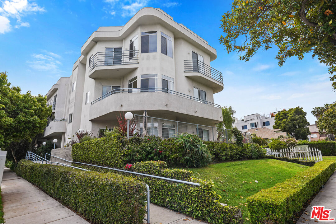 1325 ARIZONA AVE Unit: 201