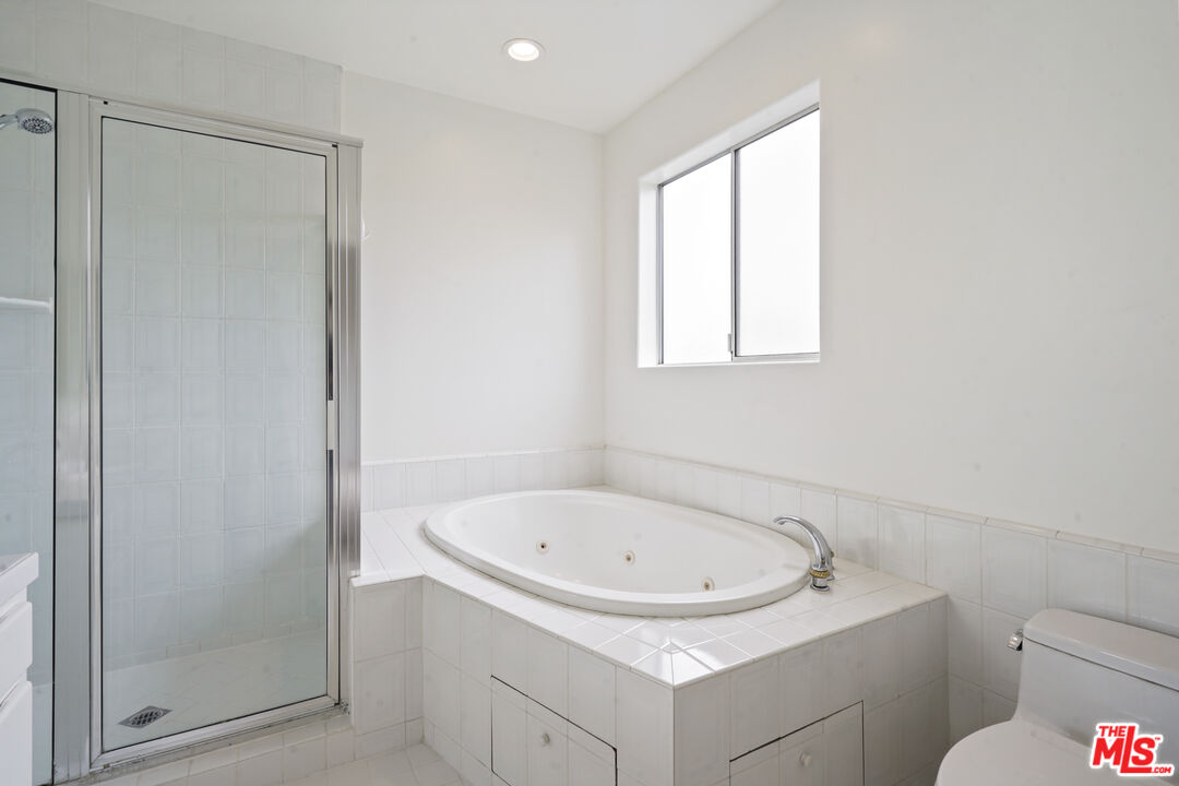 1325 ARIZONA AVE Unit: 201