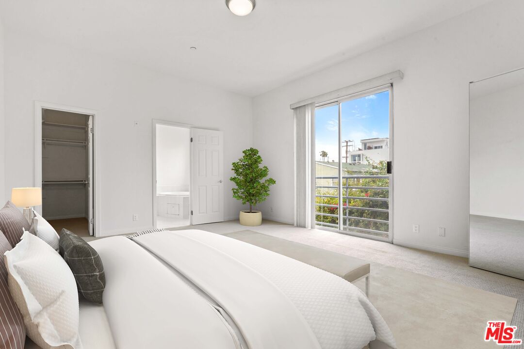 1325 ARIZONA AVE Unit: 201