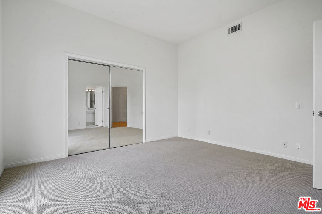 1325 ARIZONA AVE Unit: 201