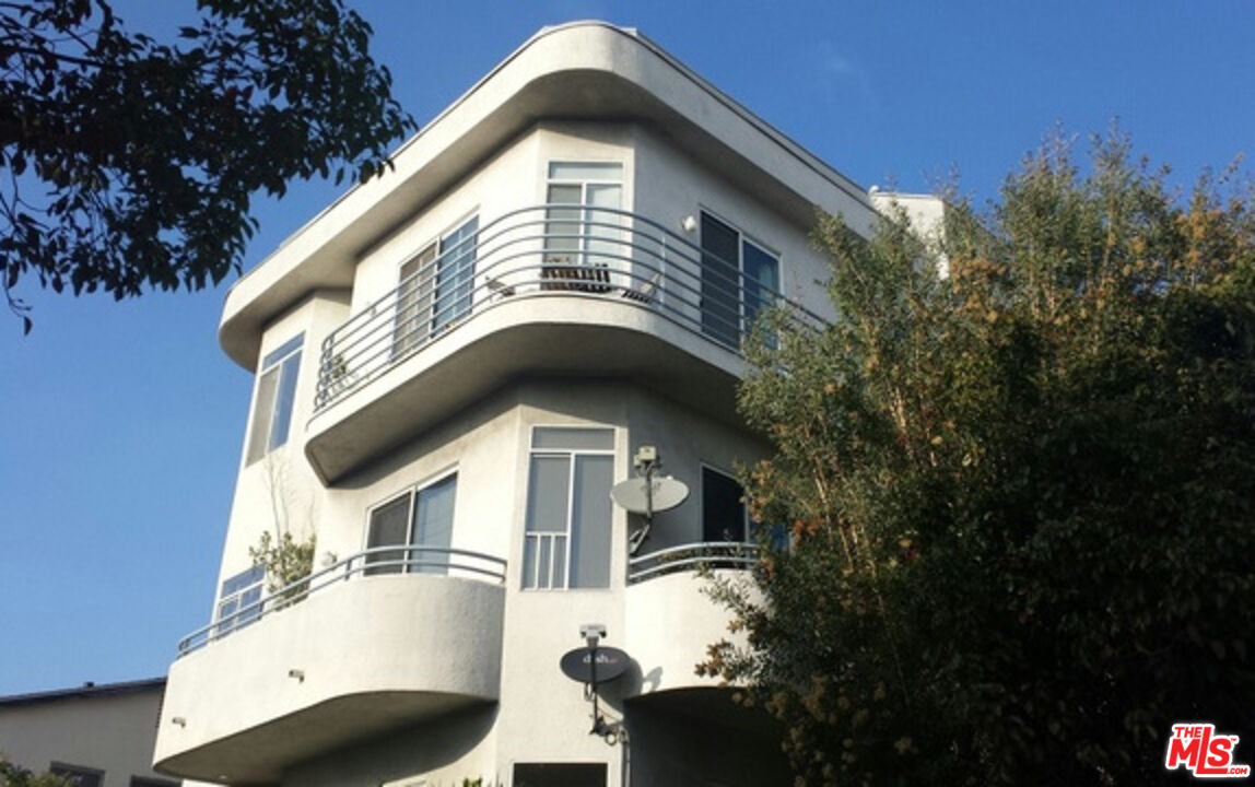 1325 ARIZONA AVE Unit: 201