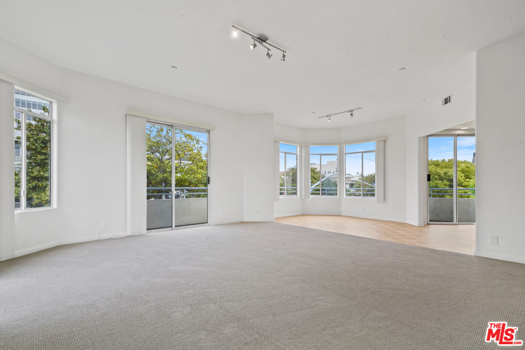 1325 ARIZONA AVE Unit: 201