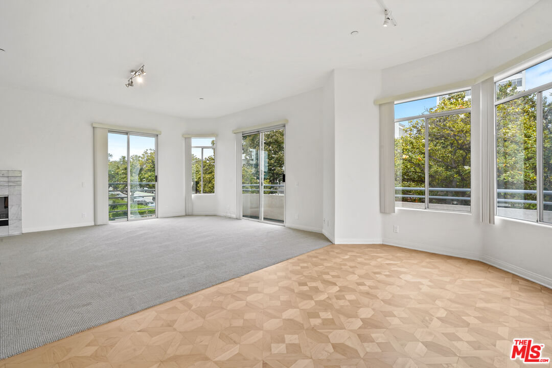 1325 ARIZONA AVE Unit: 201