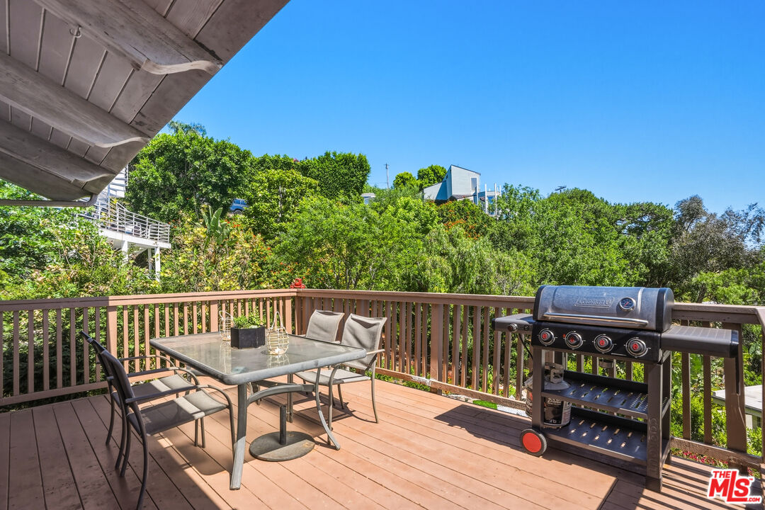2965 Seabreeze Dr