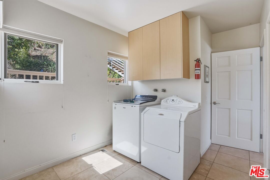 2965 Seabreeze Dr