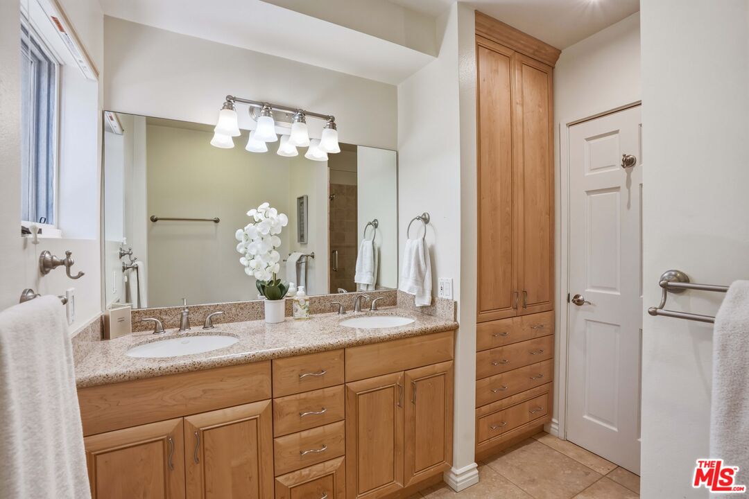 2965 Seabreeze Dr