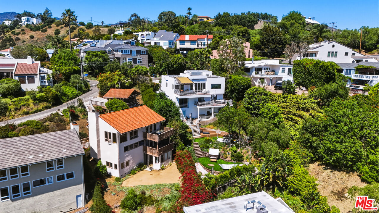 2965 Seabreeze Dr