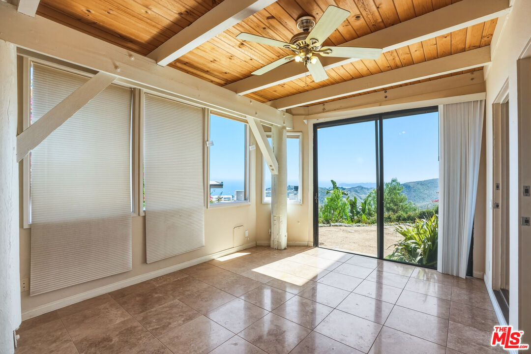 2965 Seabreeze Dr