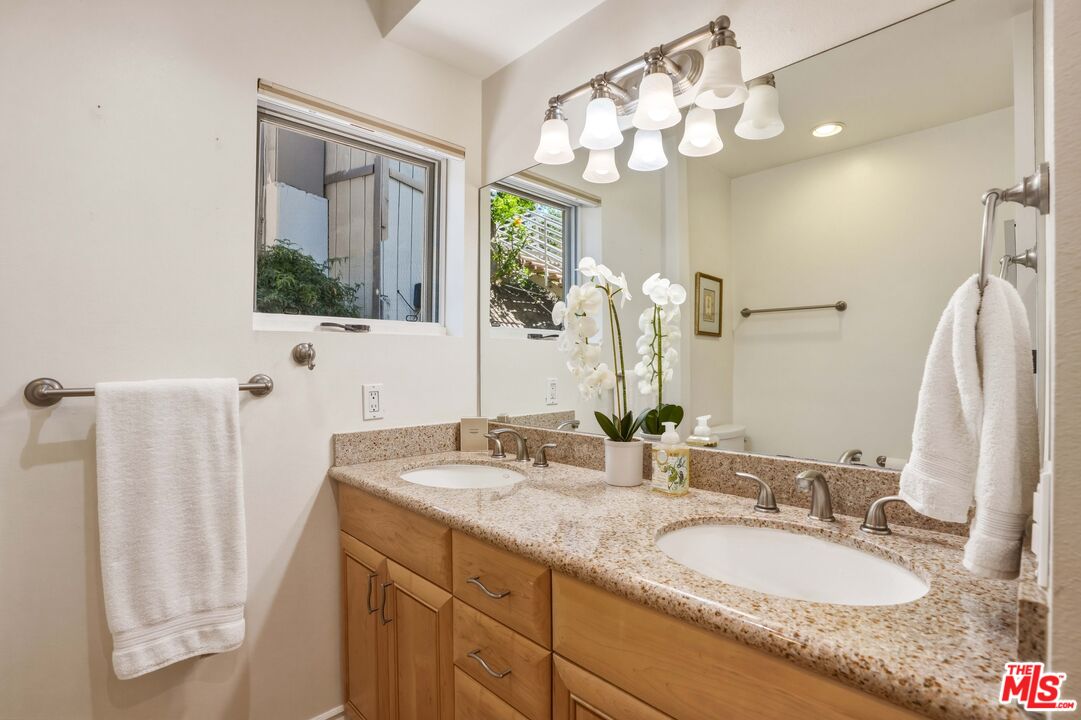 2965 Seabreeze Dr