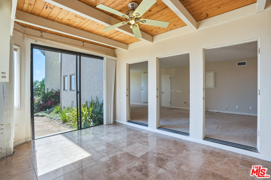 2965 Seabreeze Dr