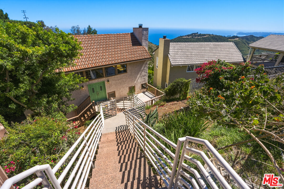 2965 Seabreeze Dr