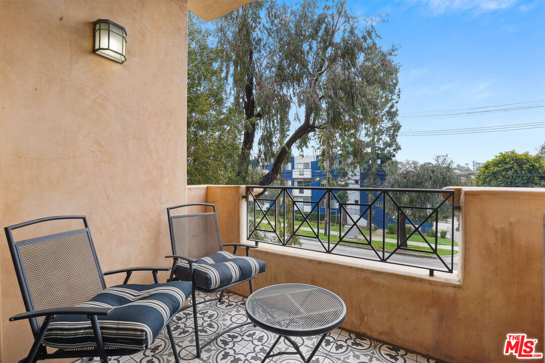 16123 W Sunset Blvd Unit: 202