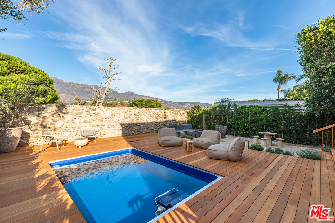 23505 Malibu Colony Rd