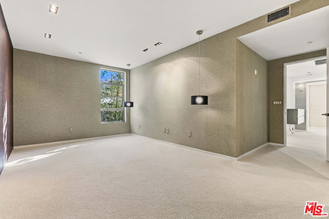 870 Haverford Ave Unit: 202