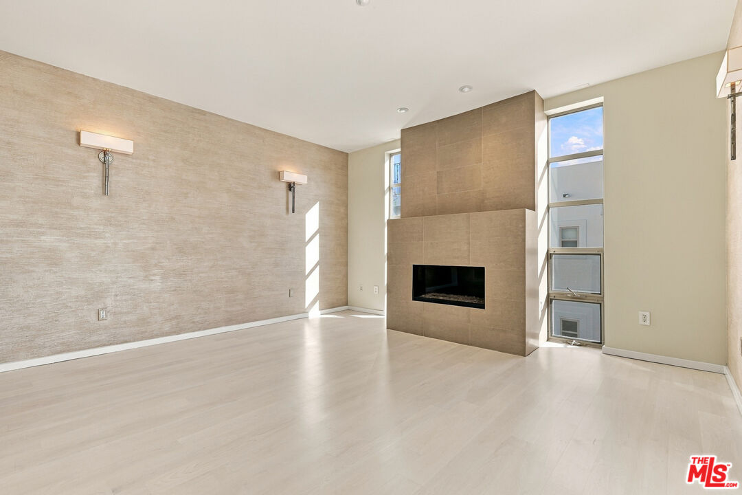 870 Haverford Ave Unit: 202