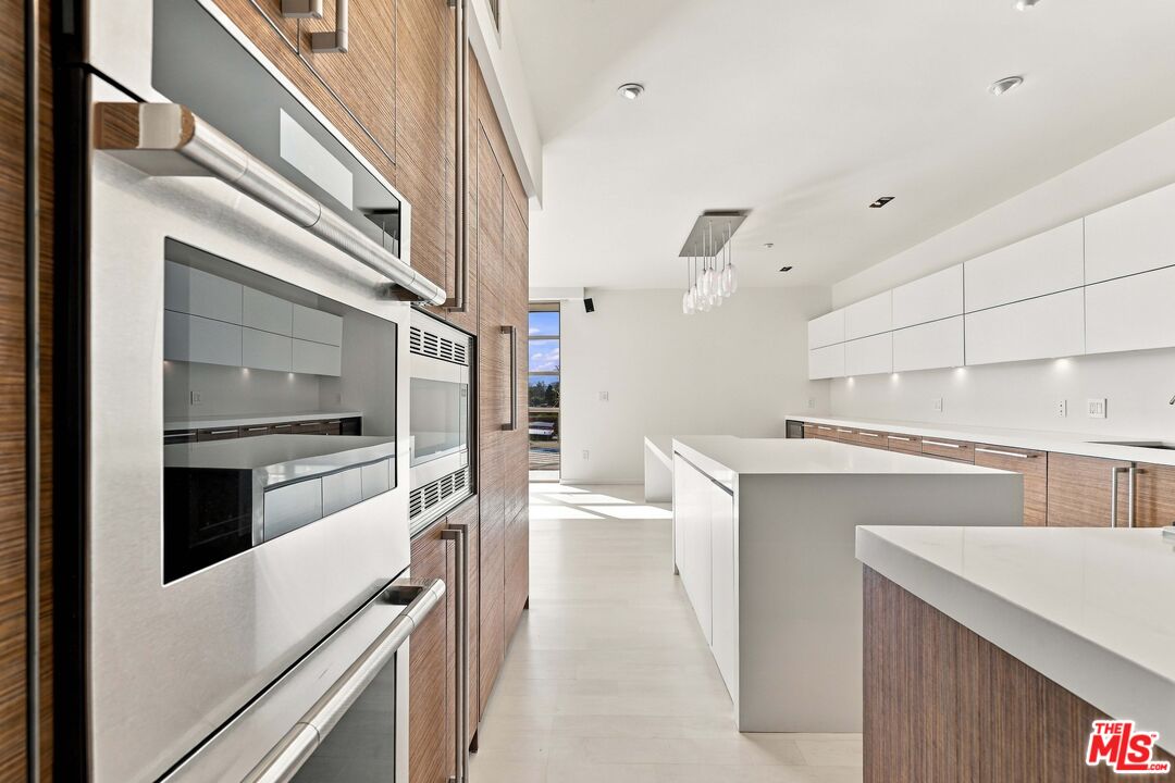 870 Haverford Ave Unit: 202