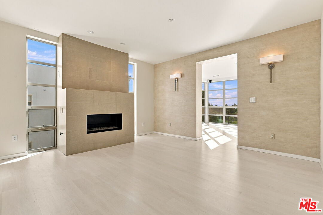 870 Haverford Ave Unit: 202