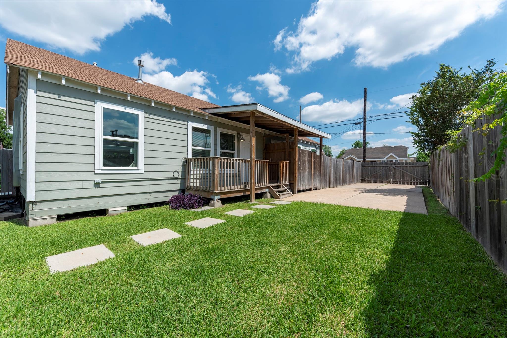 1121 Panama Street