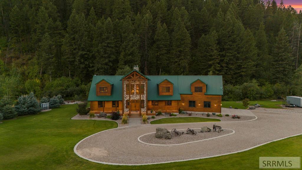 1096 Snake River Road
