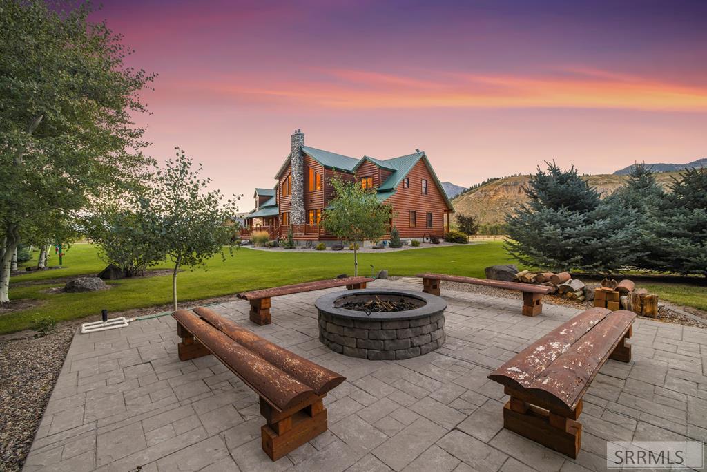 1096 Snake River Road