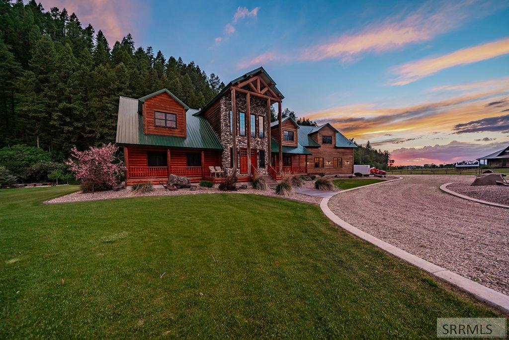 1096 Snake River Road