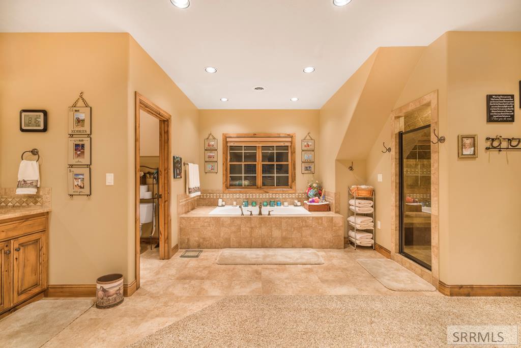 1096 Snake River Road