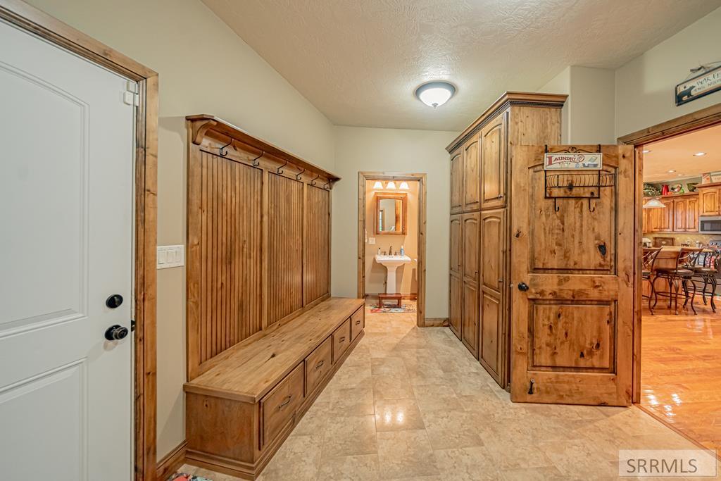 1096 Snake River Road