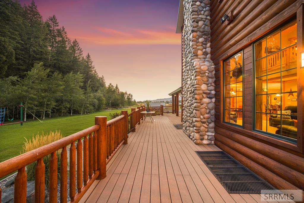 1096 Snake River Road