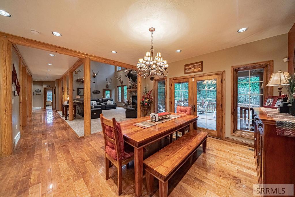 1096 Snake River Road