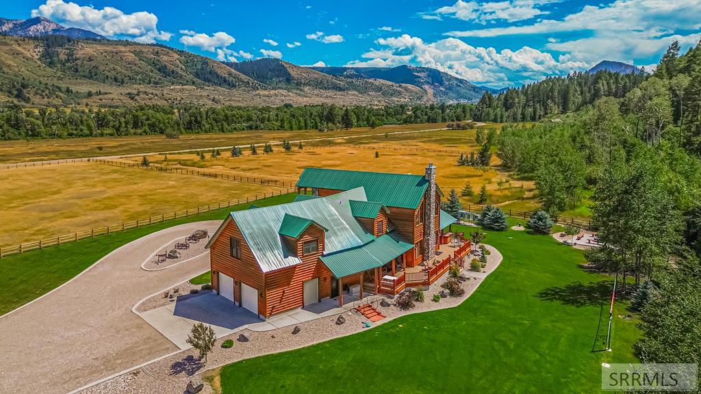 1096 Snake River Road