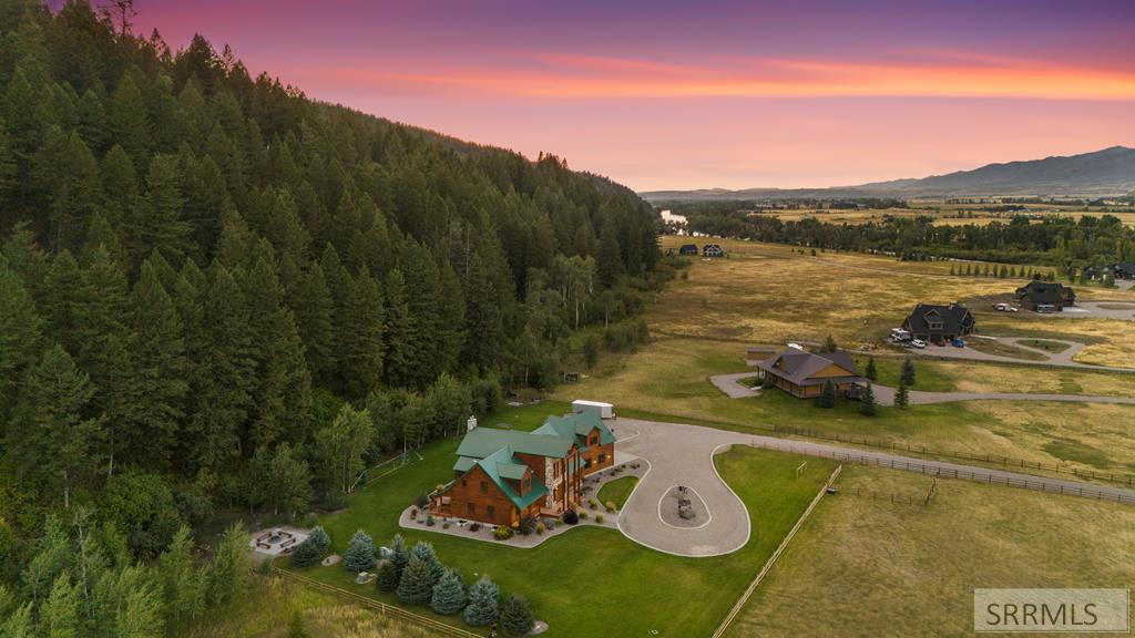 1096 Snake River Road