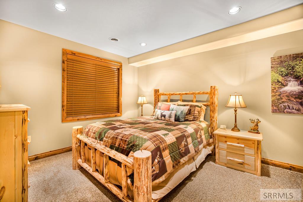 1096 Snake River Road