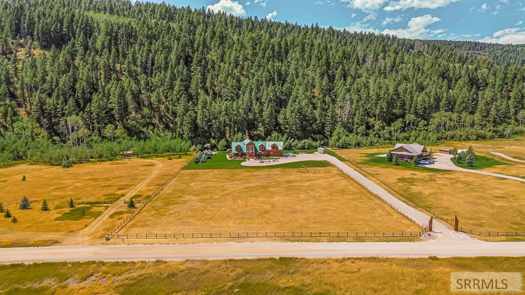 1096 Snake River Road