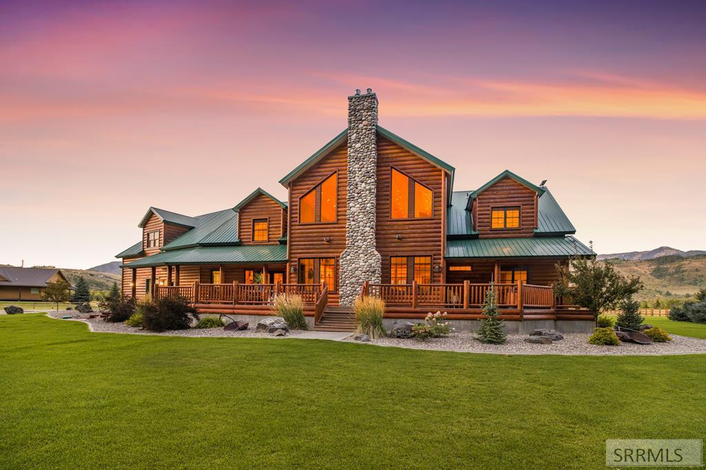 1096 Snake River Road