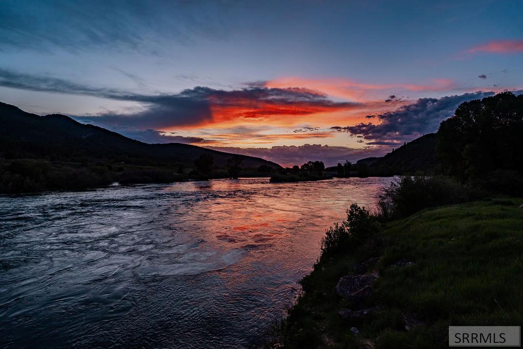 1096 Snake River Road