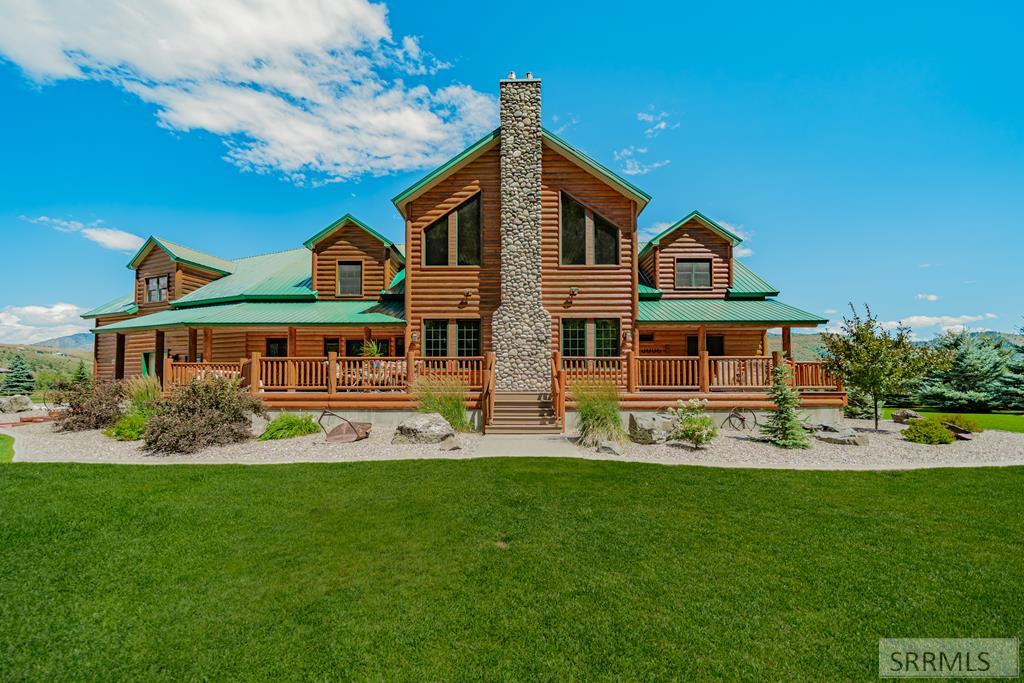 1096 Snake River Road