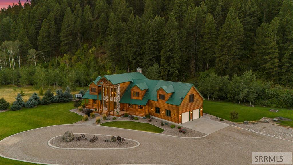 1096 Snake River Road