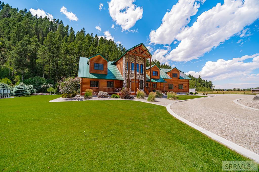 1096 Snake River Road