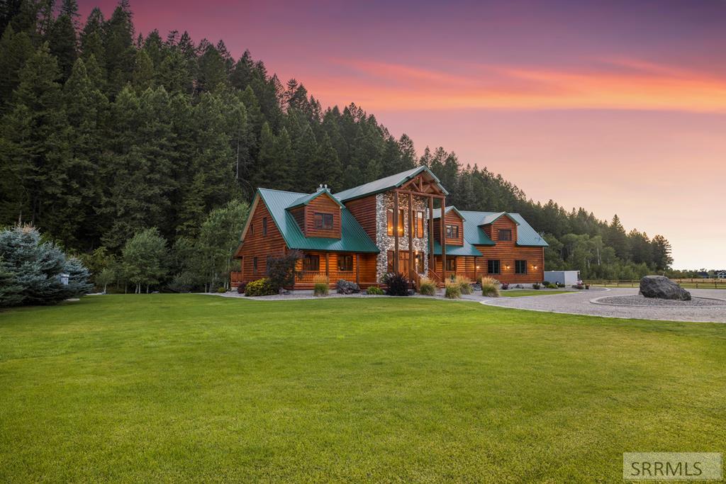 1096 Snake River Road