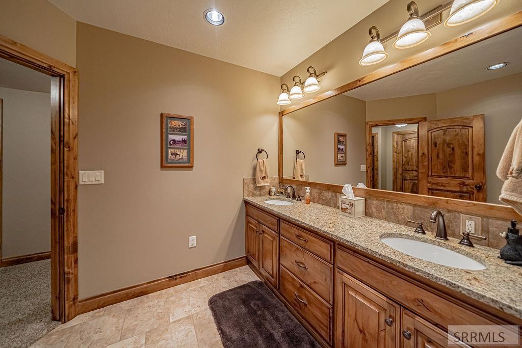 1096 Snake River Road