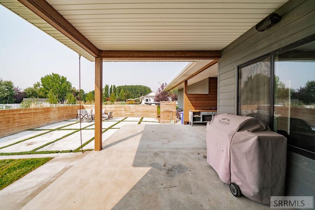 853 E 1430 N