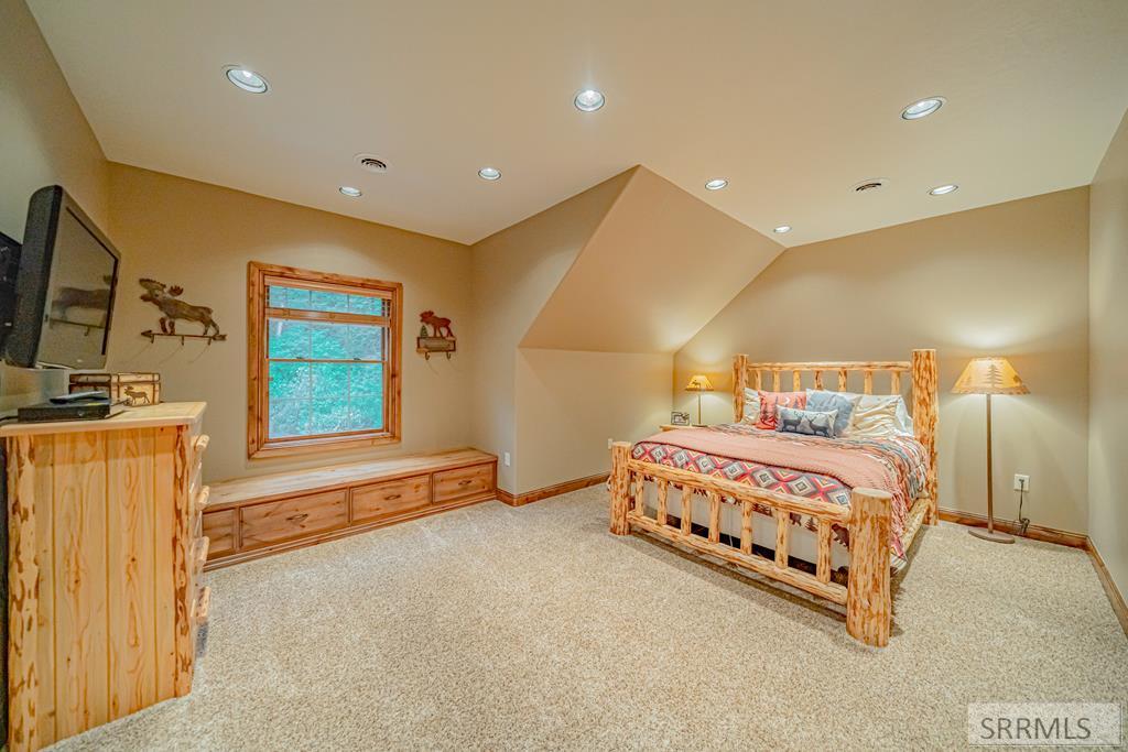 1096 Snake River Road