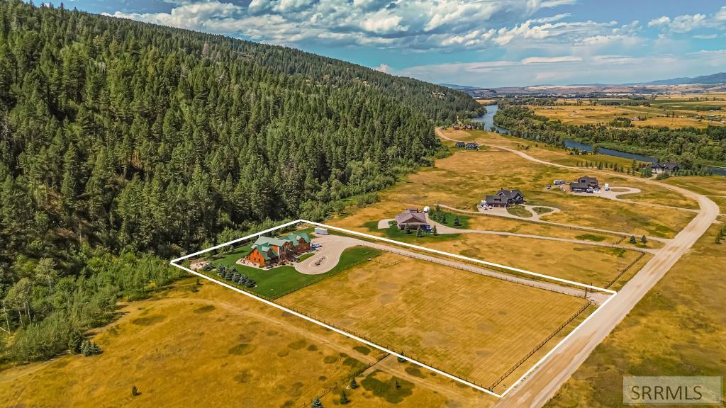 1096 Snake River Road