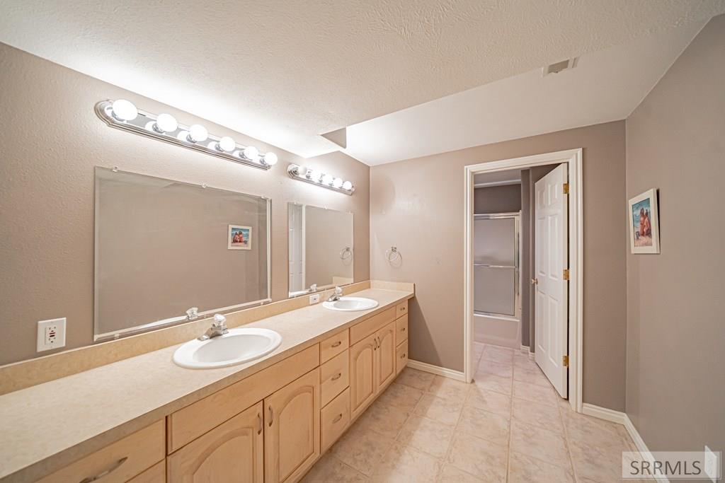 597 Hickory Place
