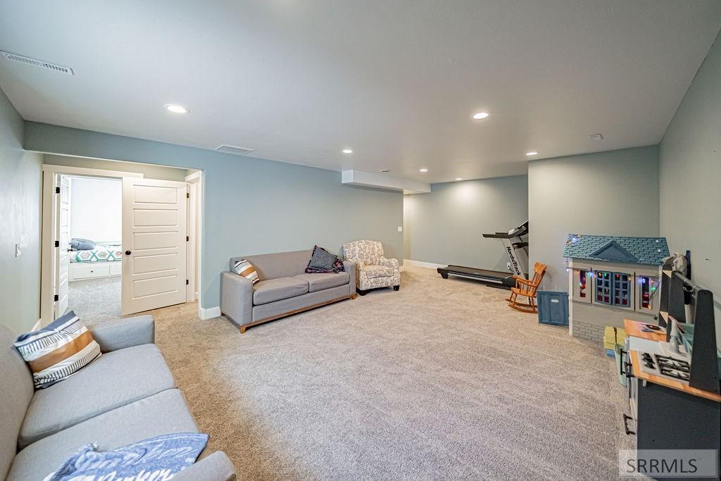 3886 E Ridgeland Drive