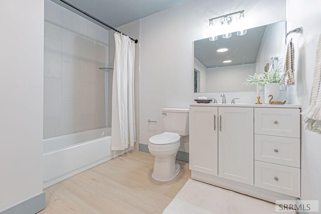371 W 14th Street