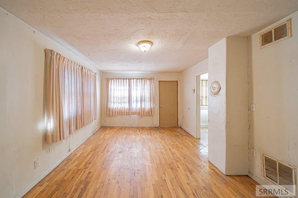 461 Gladstone Street